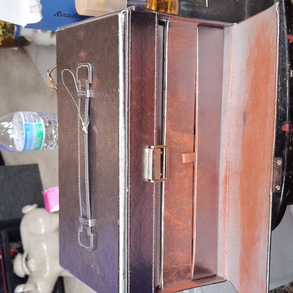 Makeup box - Picture 2 of 2